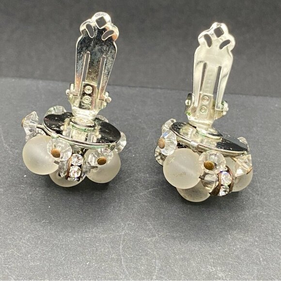 Vintage Pearlcraft Signed Silver Tone and Frosted white Cluster Clip On Earrings - Picture 4 of 8